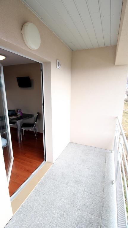 Aparthotel Aux Balcons Du Sancy Picherande Exterior foto